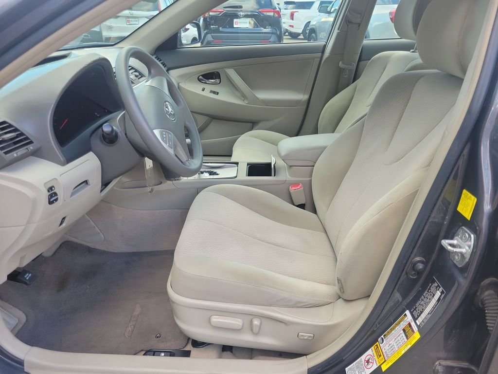 Used 2011 Gray Toyota LE image 17