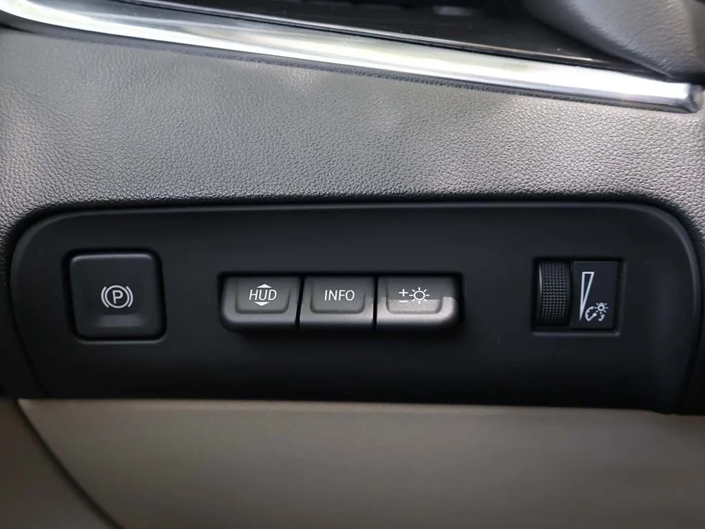Used 2023 White Buick Premium Group image 45