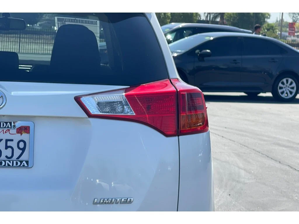 Used 2013 Blizzard Pearl Toyota Limited image 16