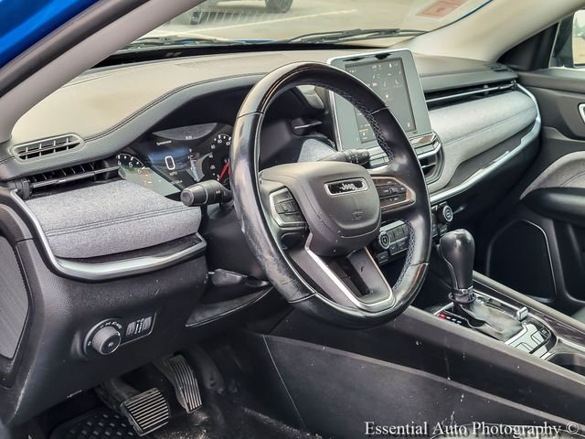 Used 2022 Blue Jeep Latitude image 9