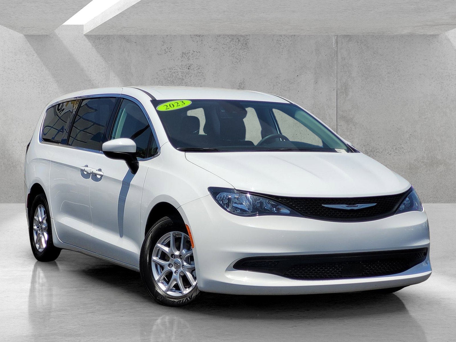 2023 Chrysler Voyager LX's photo