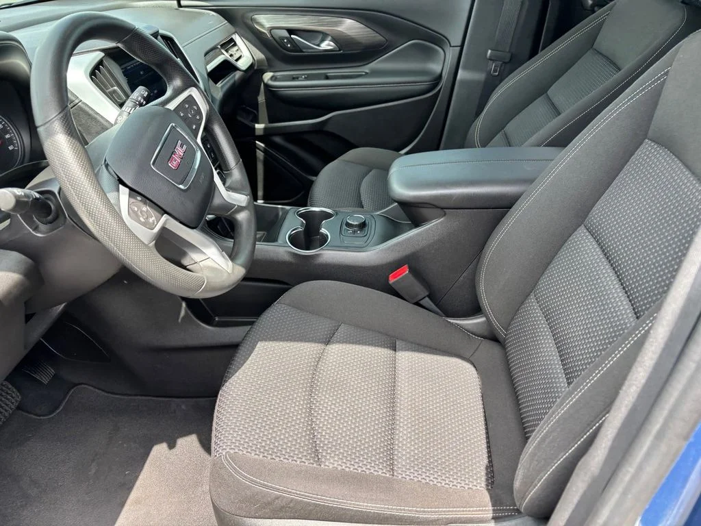 Used 2024  GMC SLE image 10
