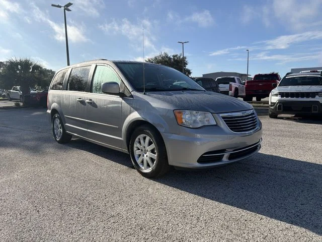 Used 2015 Silver Chrysler LX image 2