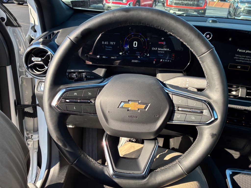 Used 2025 White Chevrolet LT image 13