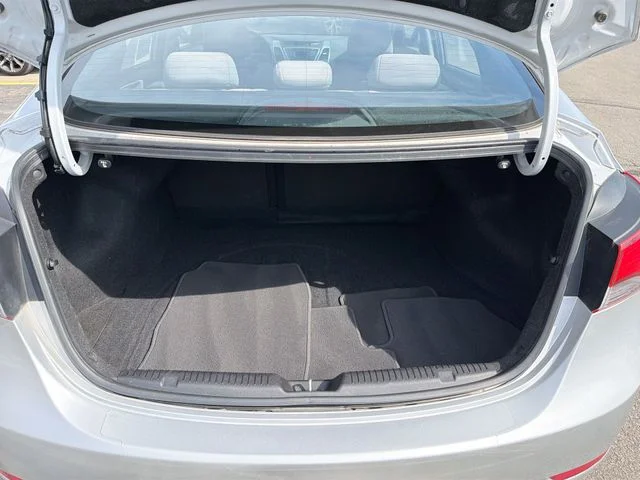 Used 2016 Silver Hyundai SE image 21