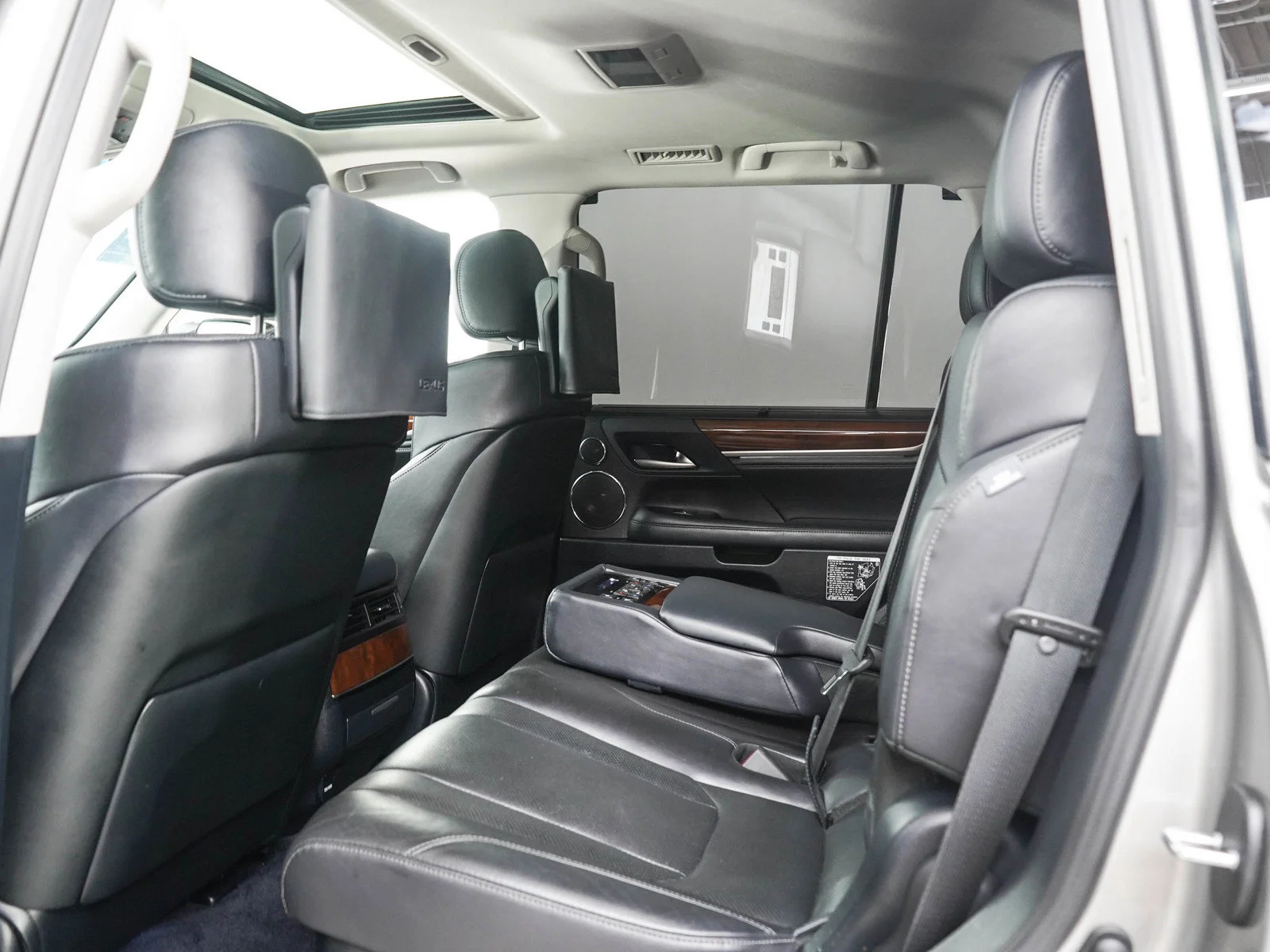 Used 2018 Silver Lexus 570 image 16