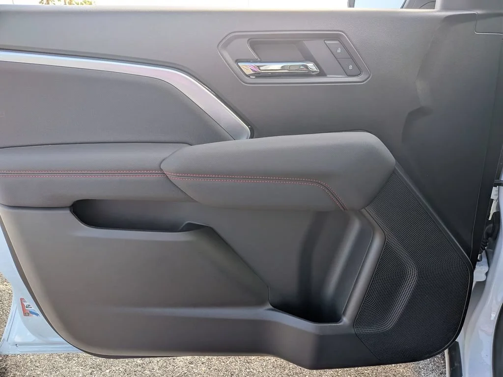 New 2025 Summit White Chevrolet Z71 image 33