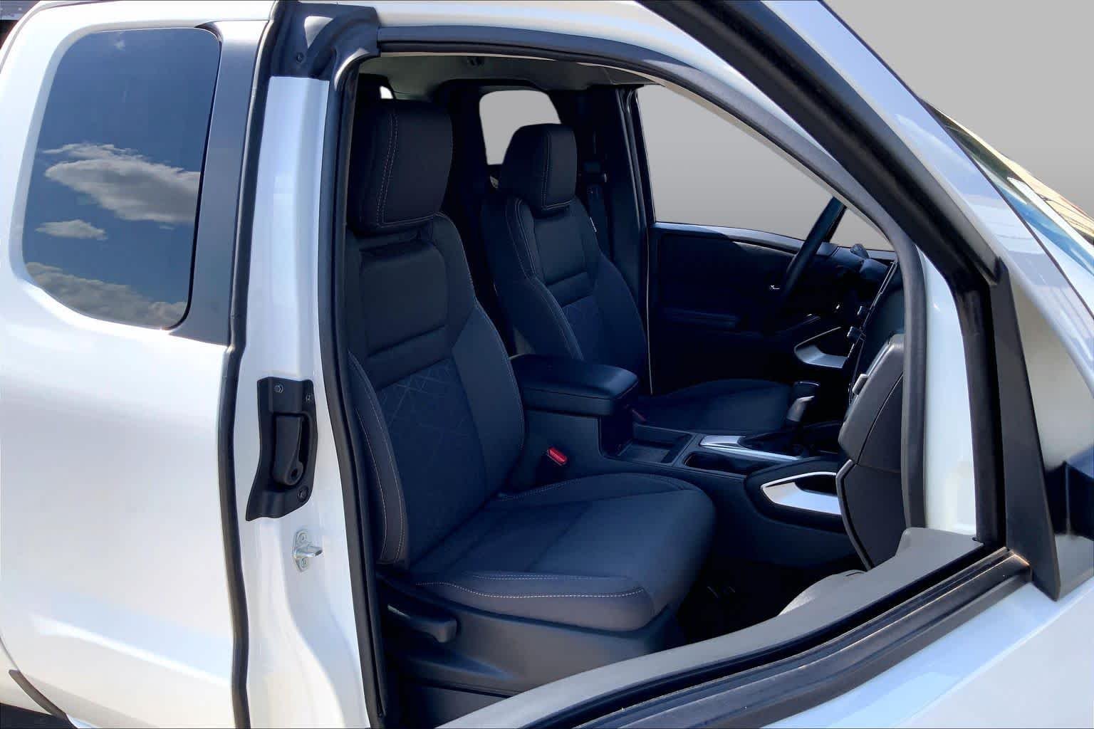 Used 2025 Glacier White Nissan SV image 9