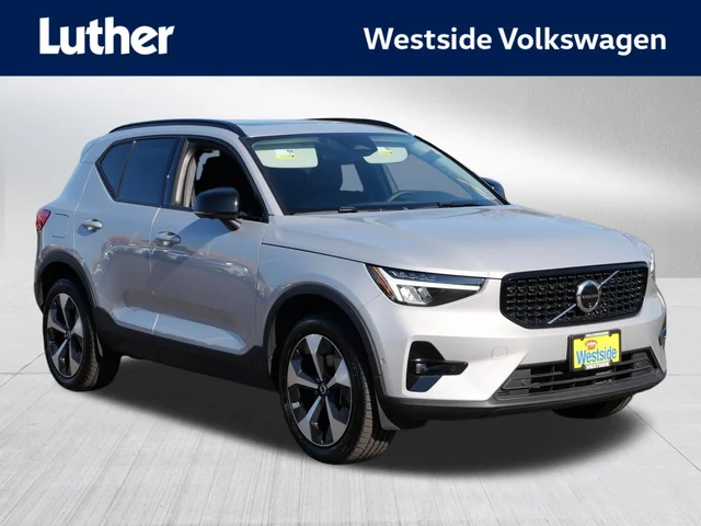 2024 Volvo XC40 Plus Dark Theme