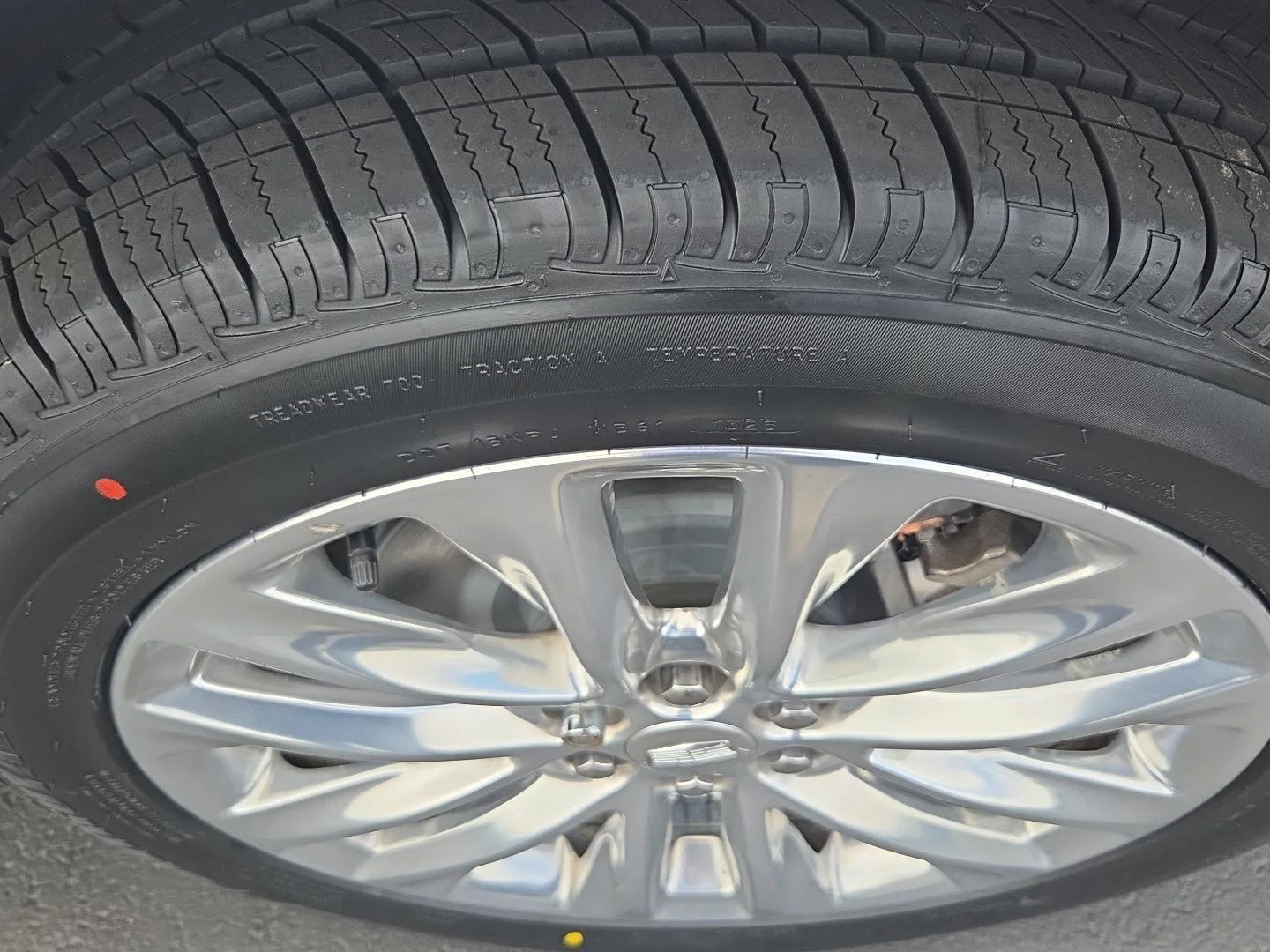 Used 2019 CRYSTAL WHITE TRICOAT Cadillac Platinum AWD image 3