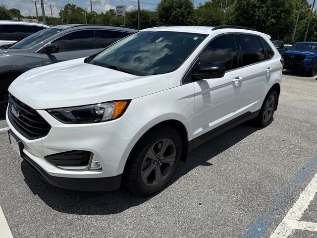 Used 2022 White Ford SEL image 1