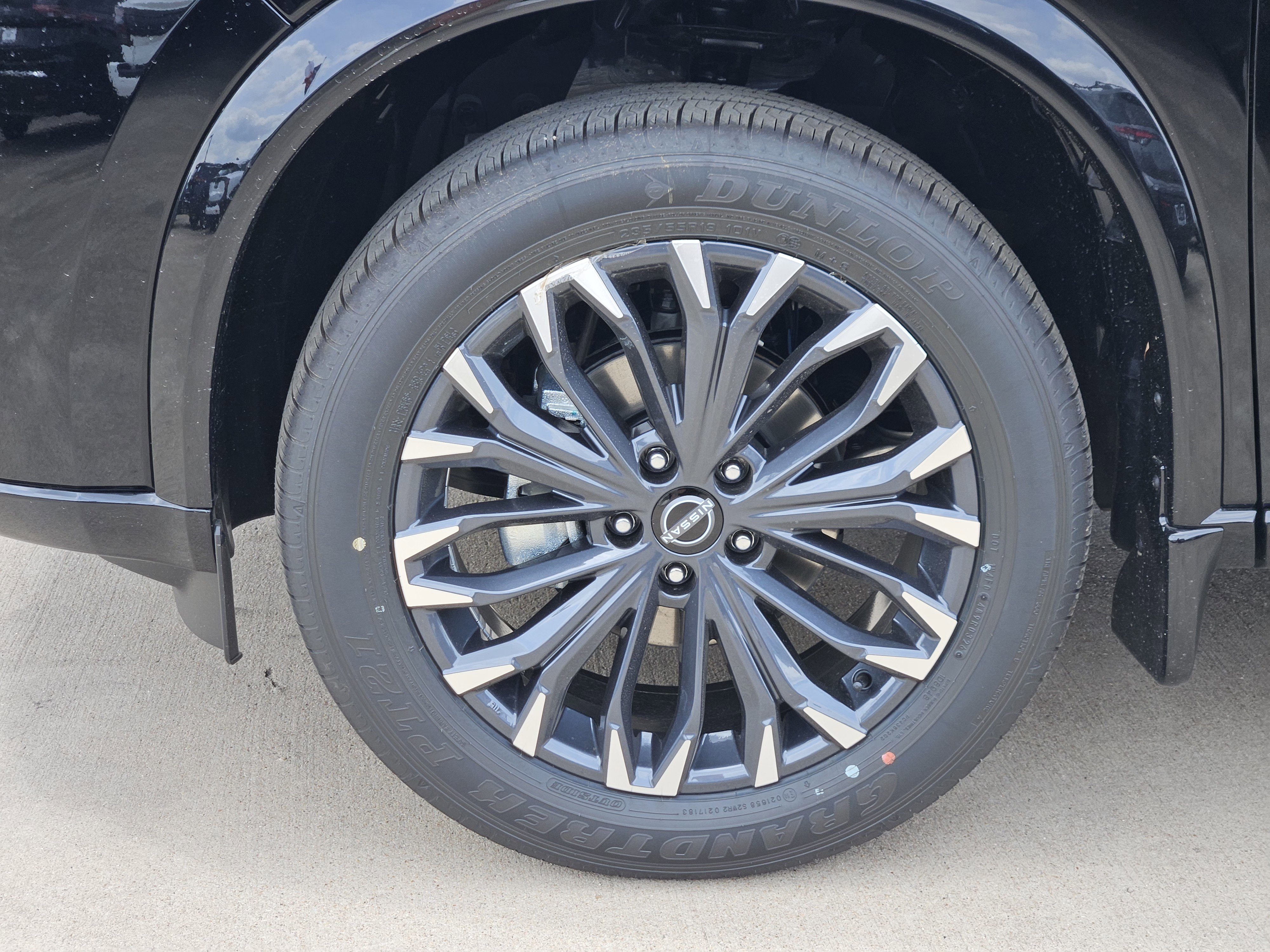 New 2026 Super Black Nissan Platinum image 10