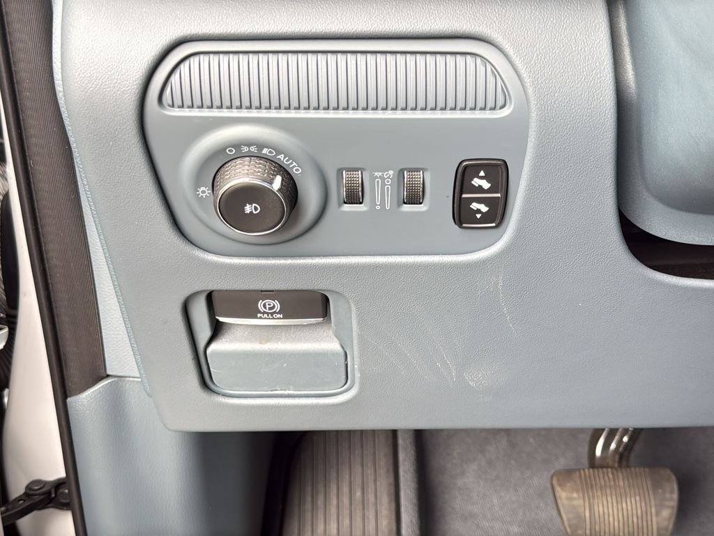 Used 2022 White Jeep Series III image 24