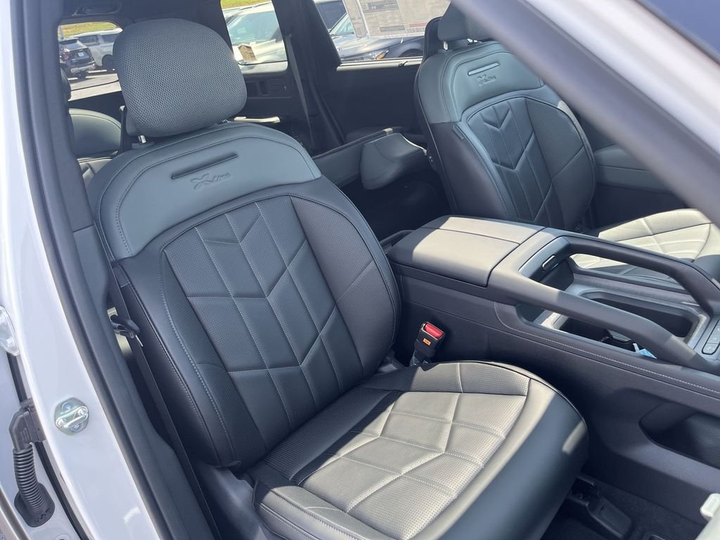 New 2027 Glacial White Pearl Kia X-Line SX image 31