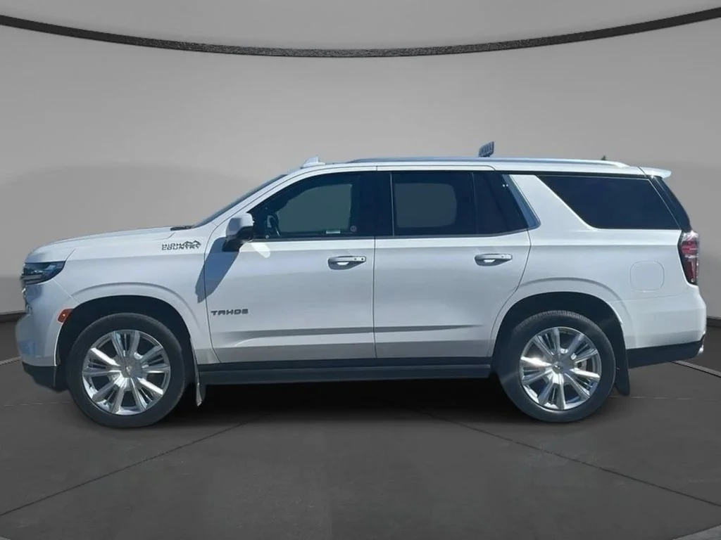 Used 2021 Iridescent Pearl Tricoat Chevrolet High Country image 10