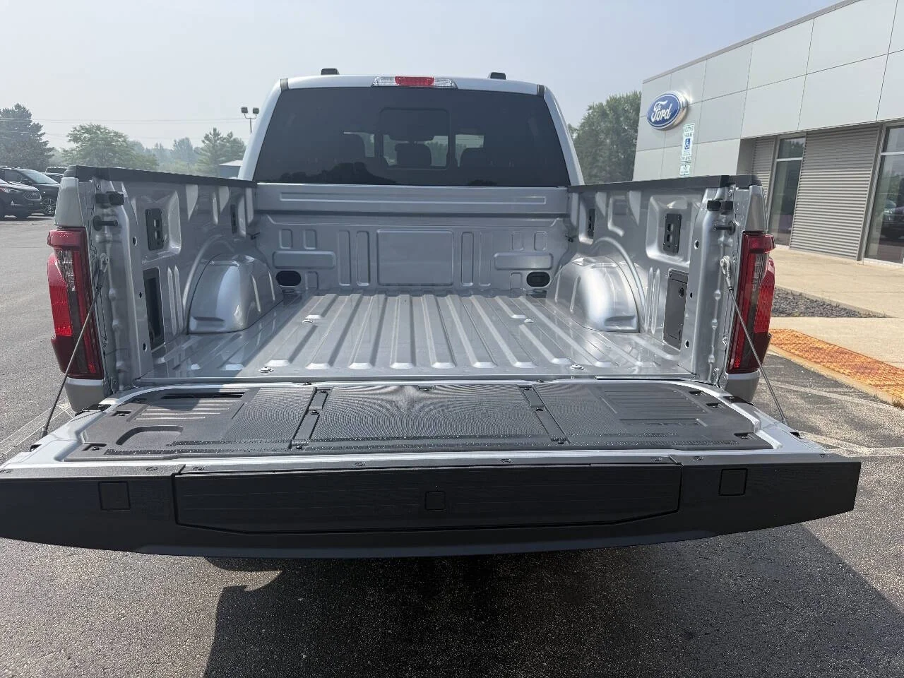 New 2026 Iconic Silver Metallic Ford XLT image 5