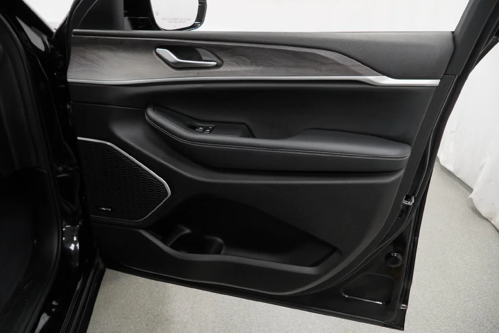 Used 2023 Black Jeep 4xe image 43