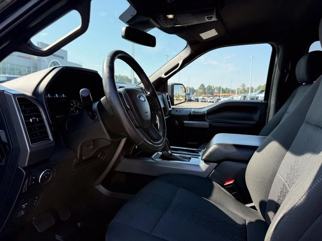 Used 2020 Black Ford XLT image 4