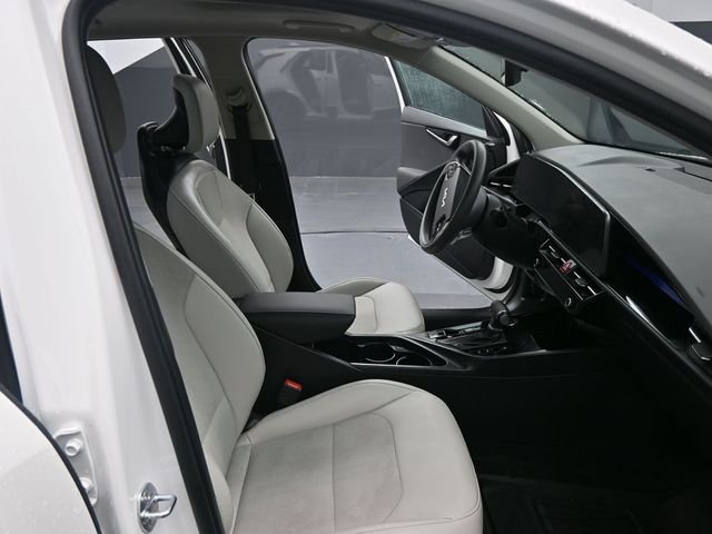 Used 2024 White Kia EX Touring image 5