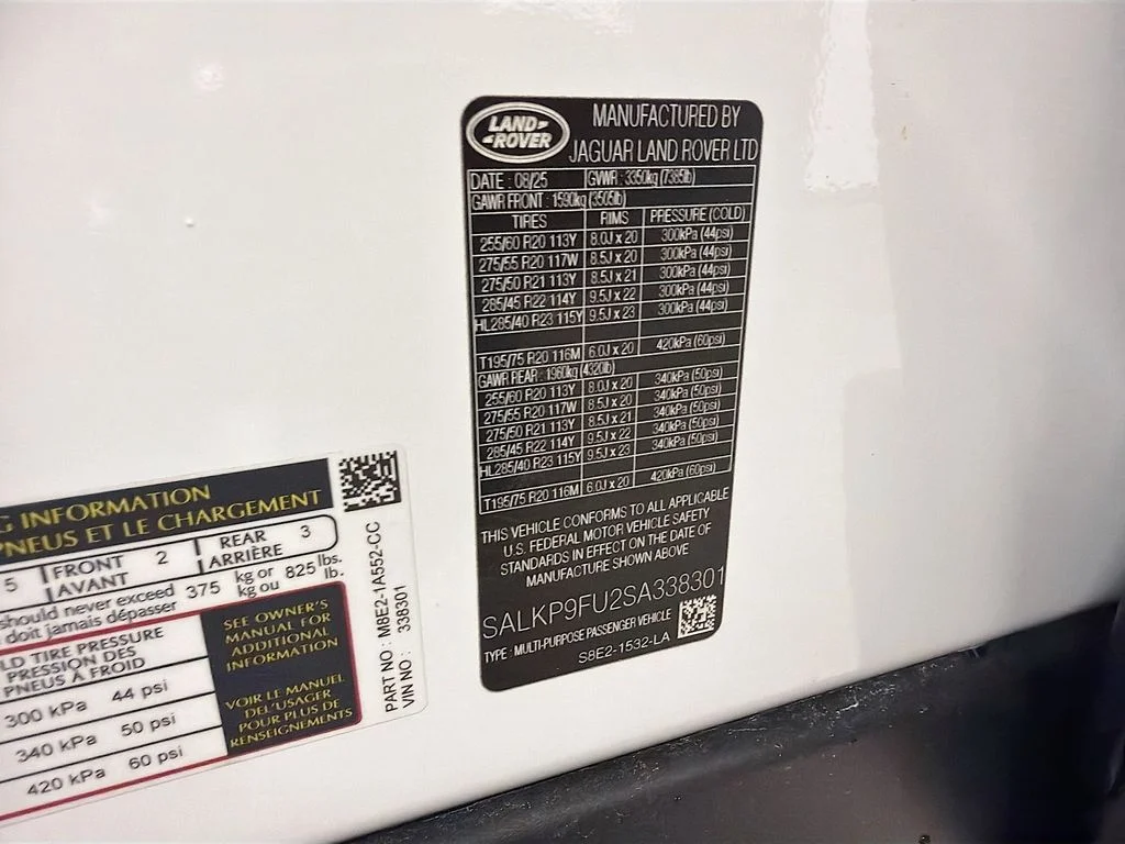 Certified Used 2025 Fuji White Land Rover SE image 35