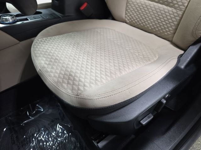 Used 2020 Gold Ford SE image 27