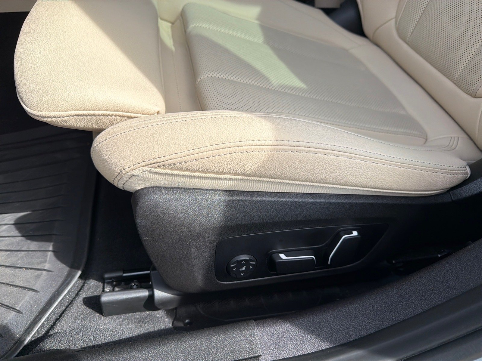 Used 2024 Gray BMW 330e image 12