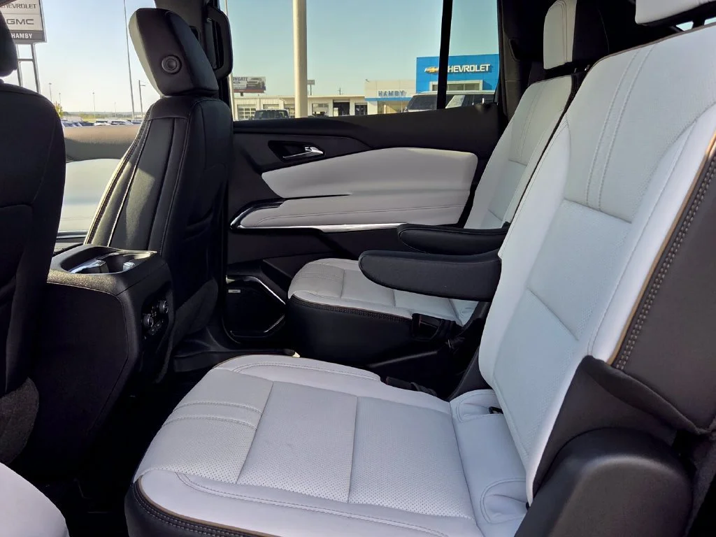 New 2026 Polar White Tricoat Chevrolet High Country image 30