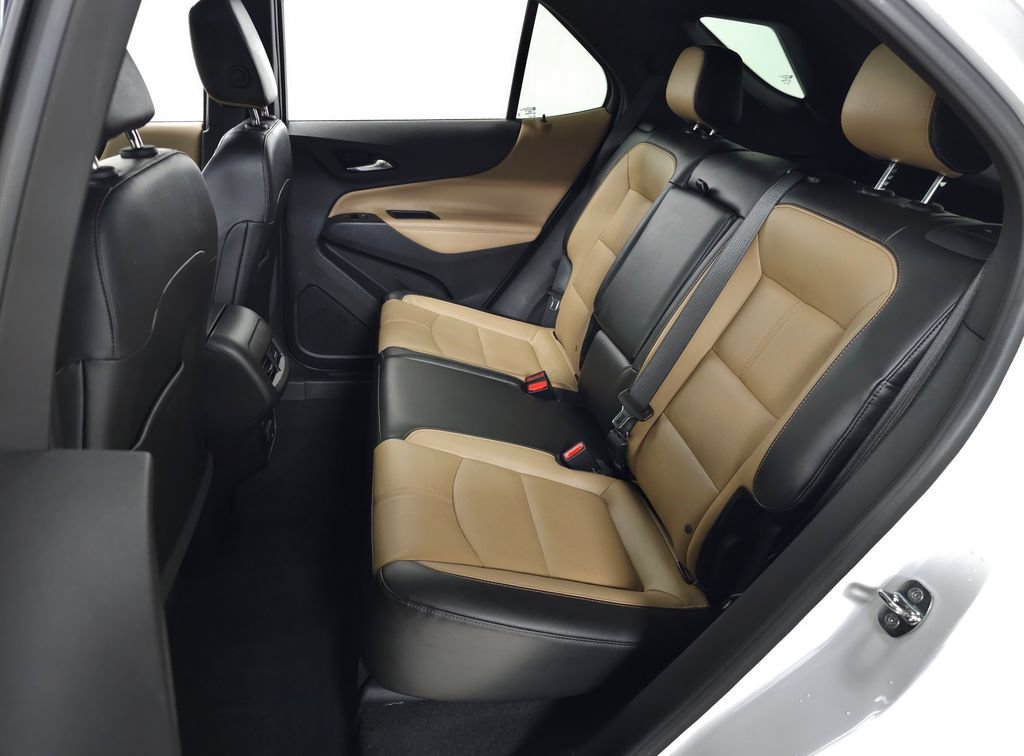 Used 2022 IRIDESCENT PEARL TRICOAT Chevrolet Premier image 36