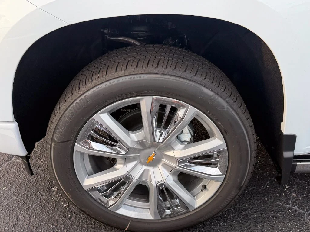 New 2026 Polar White Tricoat Chevrolet High Country image 15