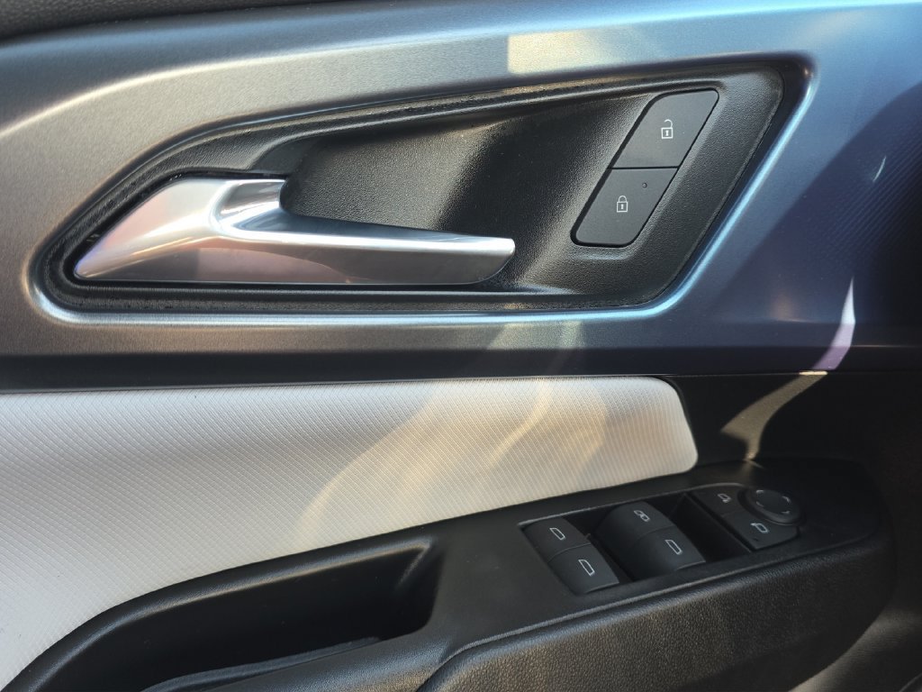 2024 Chevrolet Equinox EV LT - Photo 11