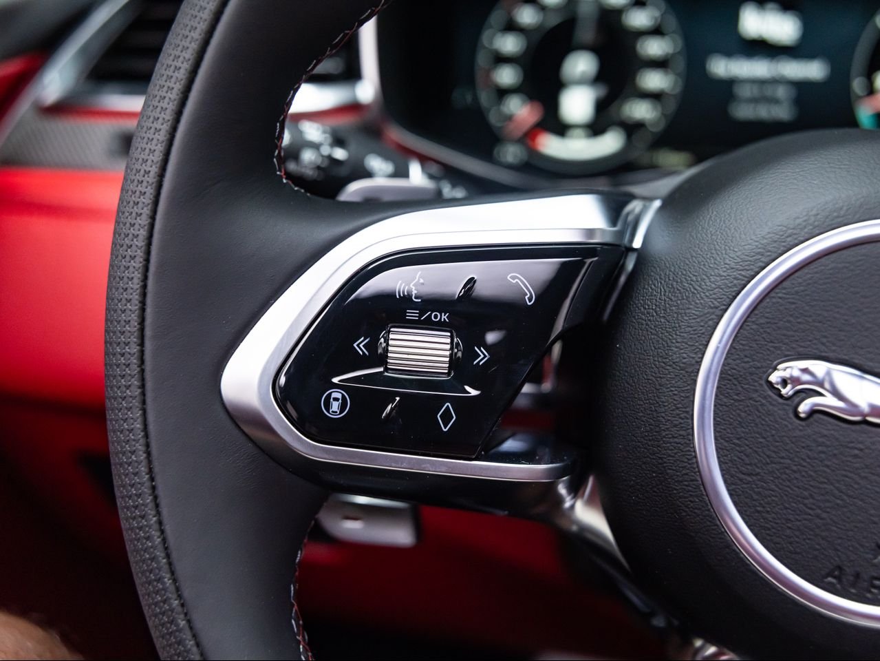 2026 Jaguar F-Pace SVR - Photo 22