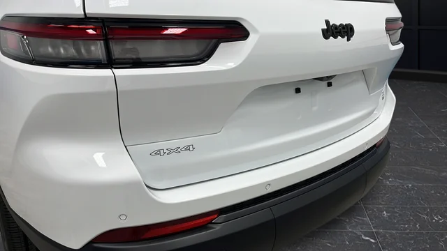 New 2026 Bright White Clear-Coat Exterior Paint Jeep Limited image 41