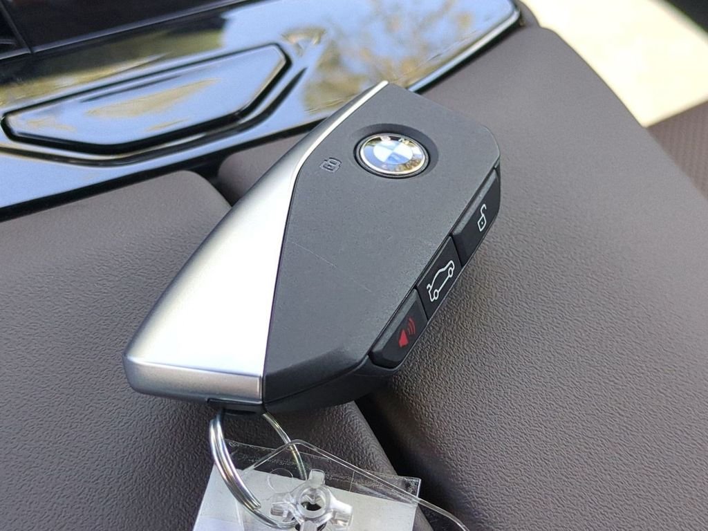 New 2027 Mineral White Metallic BMW 530i xDrive image 29
