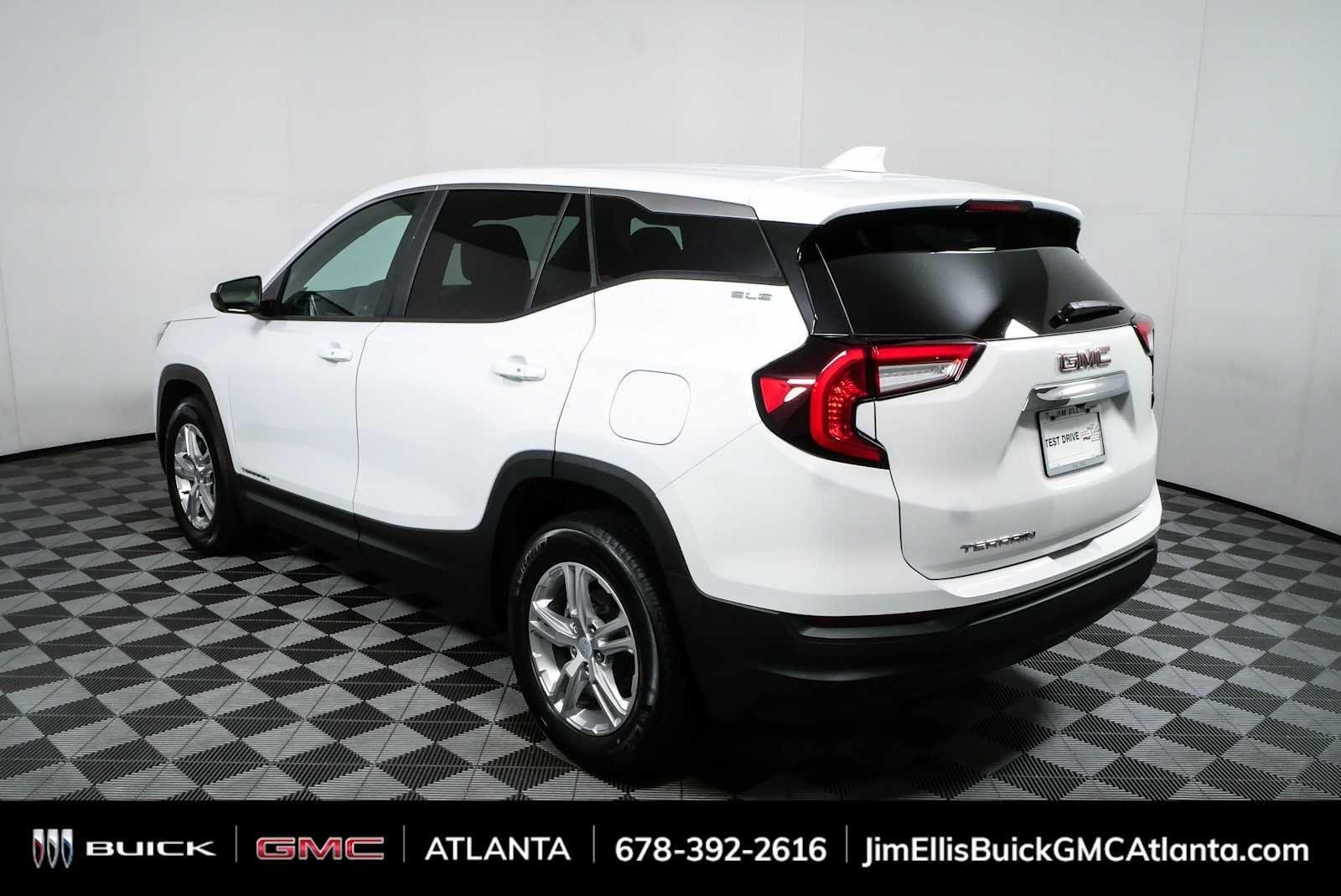 Used 2023 Summit White GMC SLE image 27