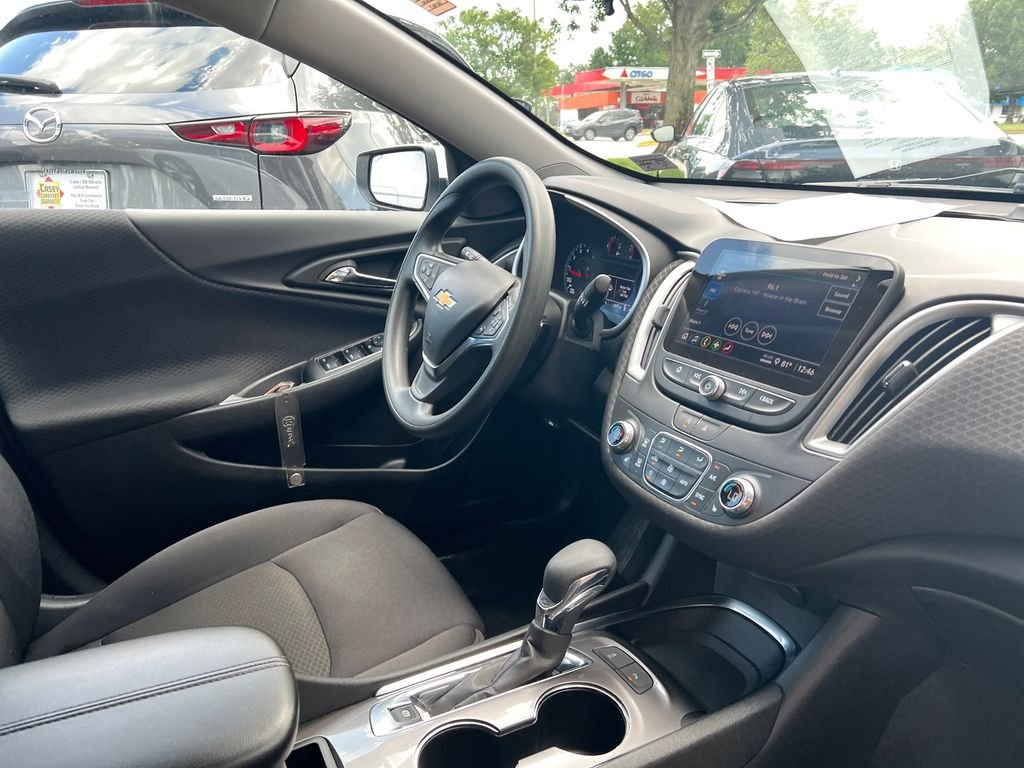 Used 2025 Summit White Chevrolet LT image 27