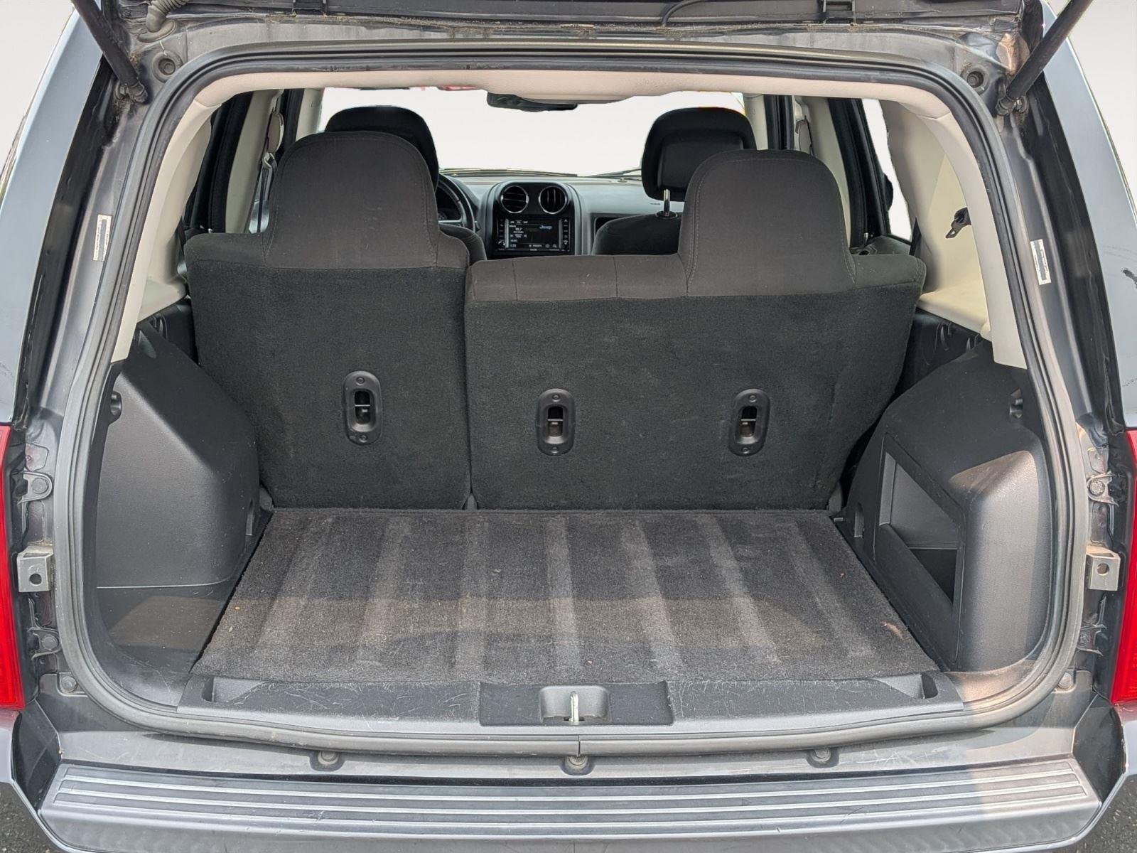 Used 2017 Black Clearcoat Jeep Latitude image 24