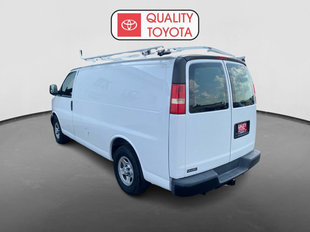 Used 2007 White Chevrolet Work Van image 4