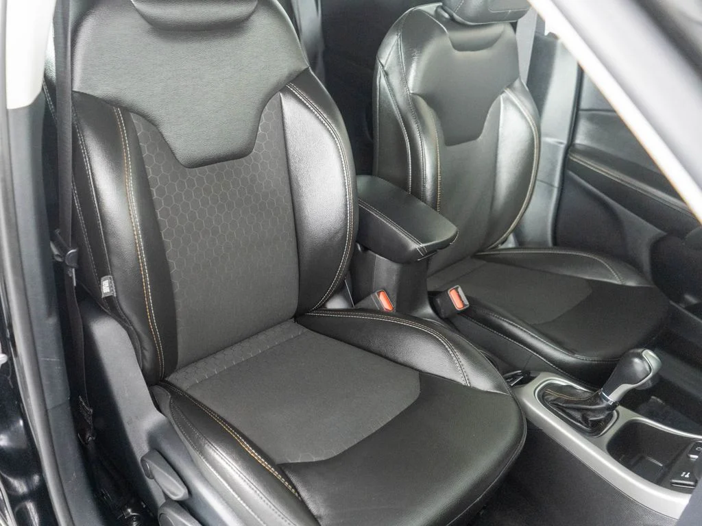 Used 2018 Black Jeep Latitude image 7