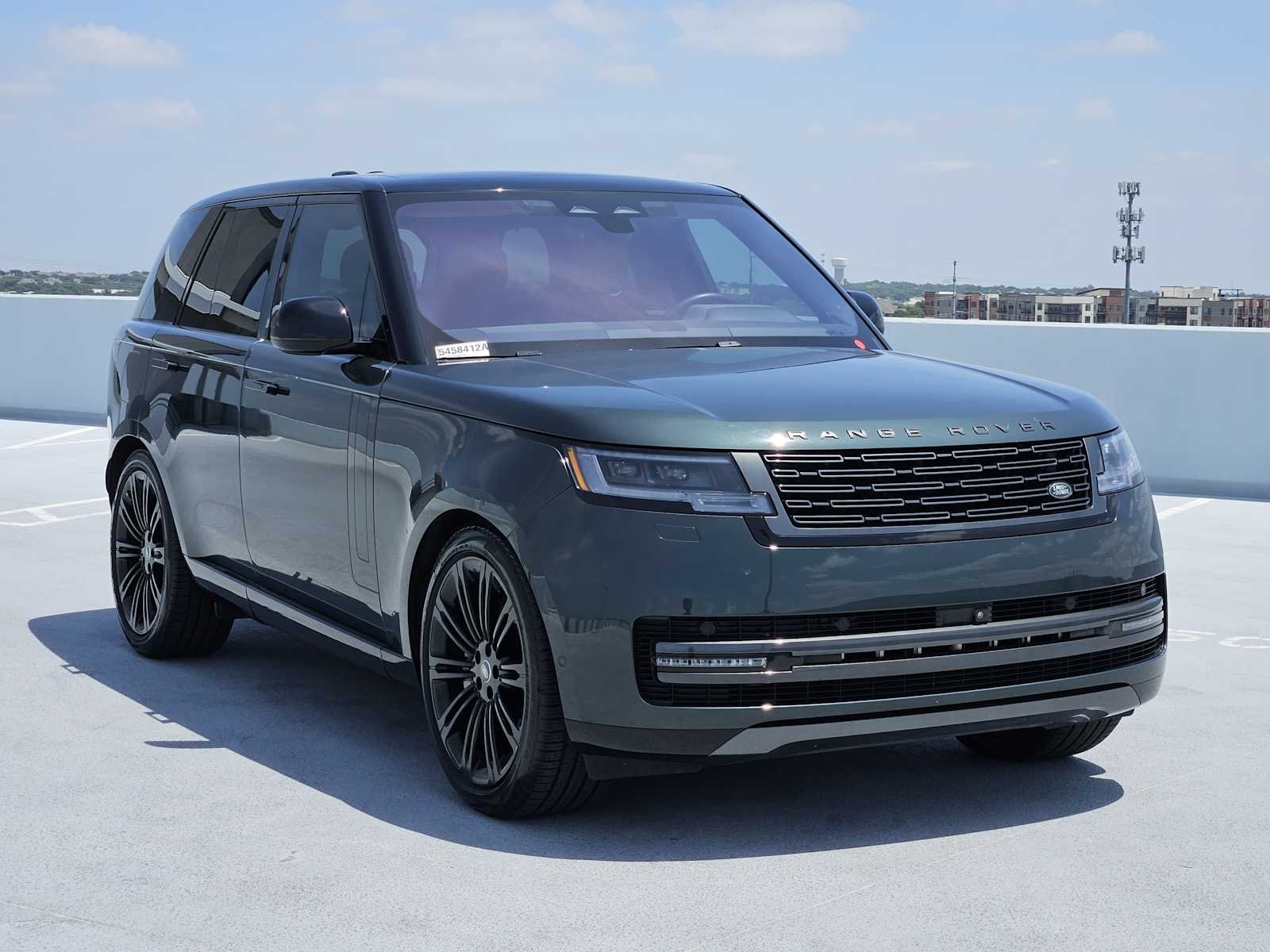 Certified Used 2023 Belgravia Green Metallic Land Rover SE image 3