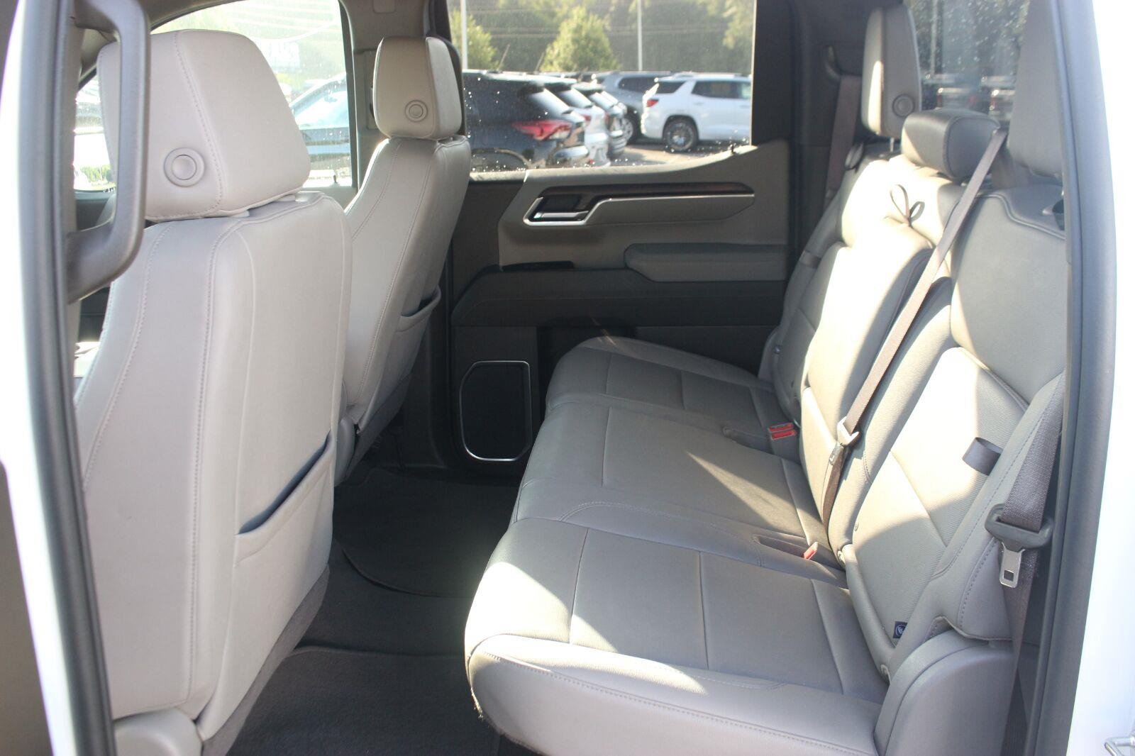 Used 2025 Summit White GMC SLT image 34