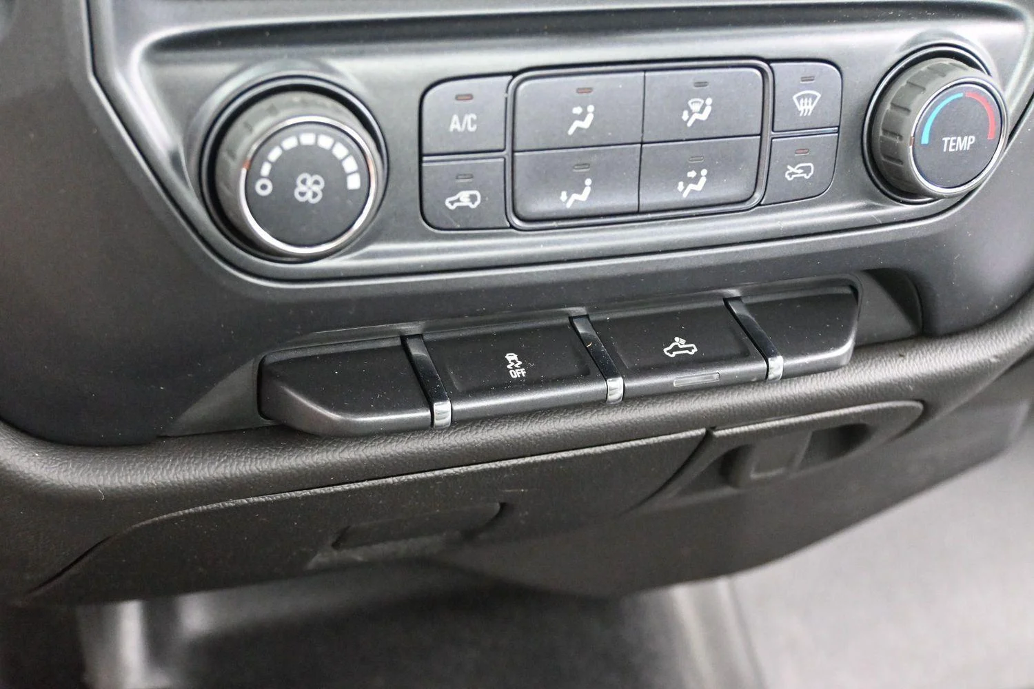 Used 2018 SUMMIT WHITE Chevrolet Work Truck image 21