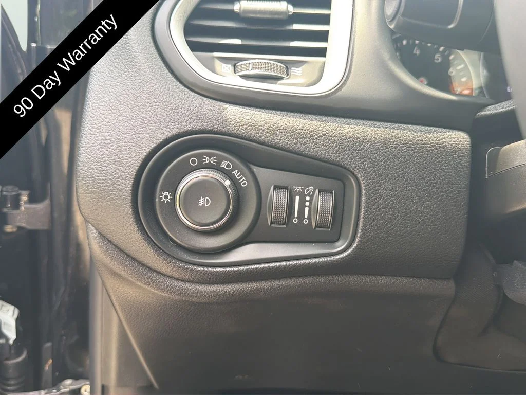 Used 2018 Black Jeep Latitude image 20