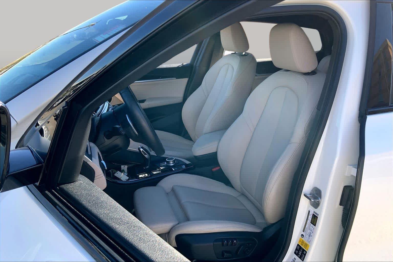 Used 2020 Alpine White BMW M35i image 7
