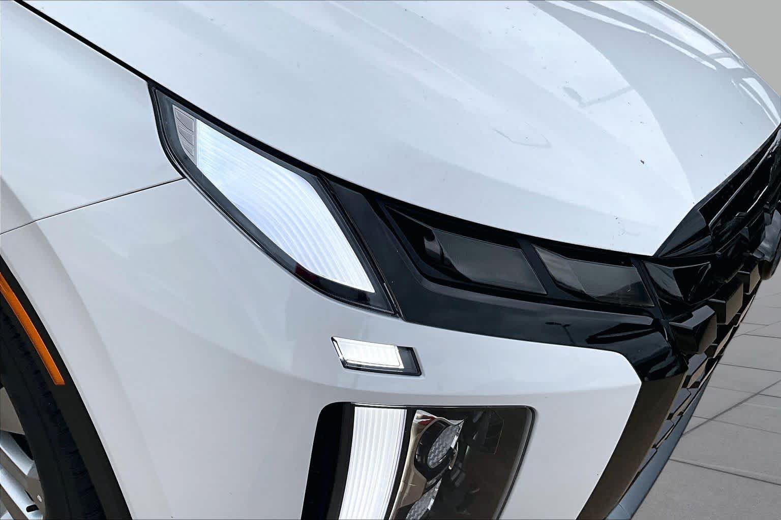 Used 2025 Hyper White Hyundai SEL image 25
