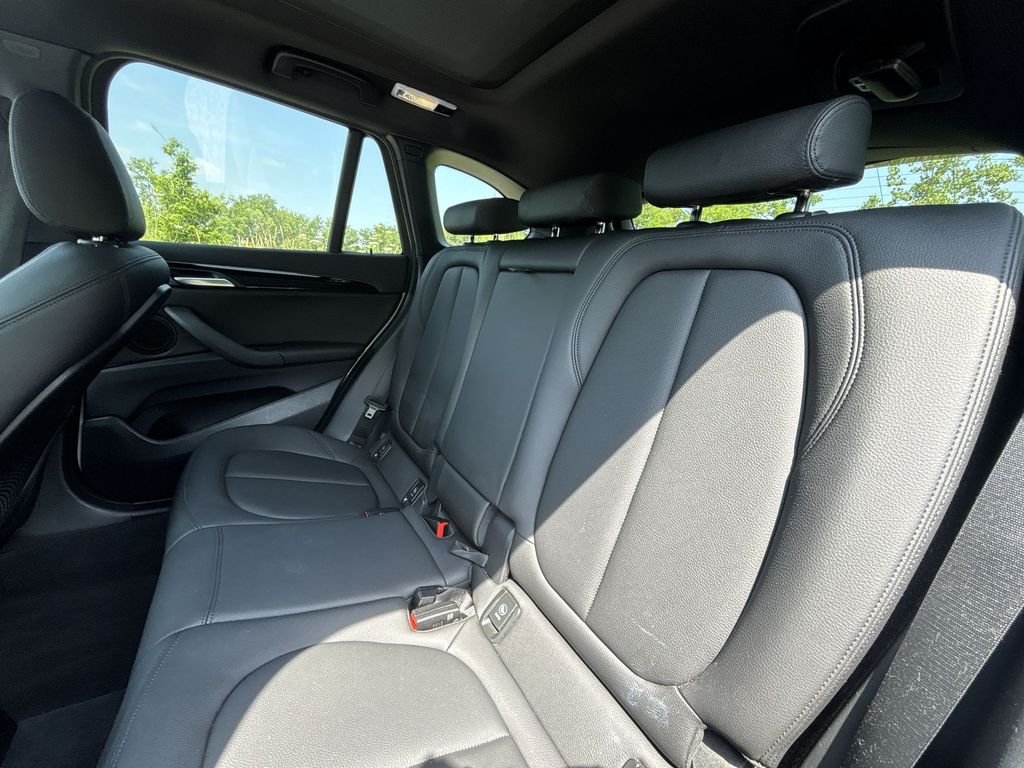 Used 2021 White BMW xDrive28i image 25