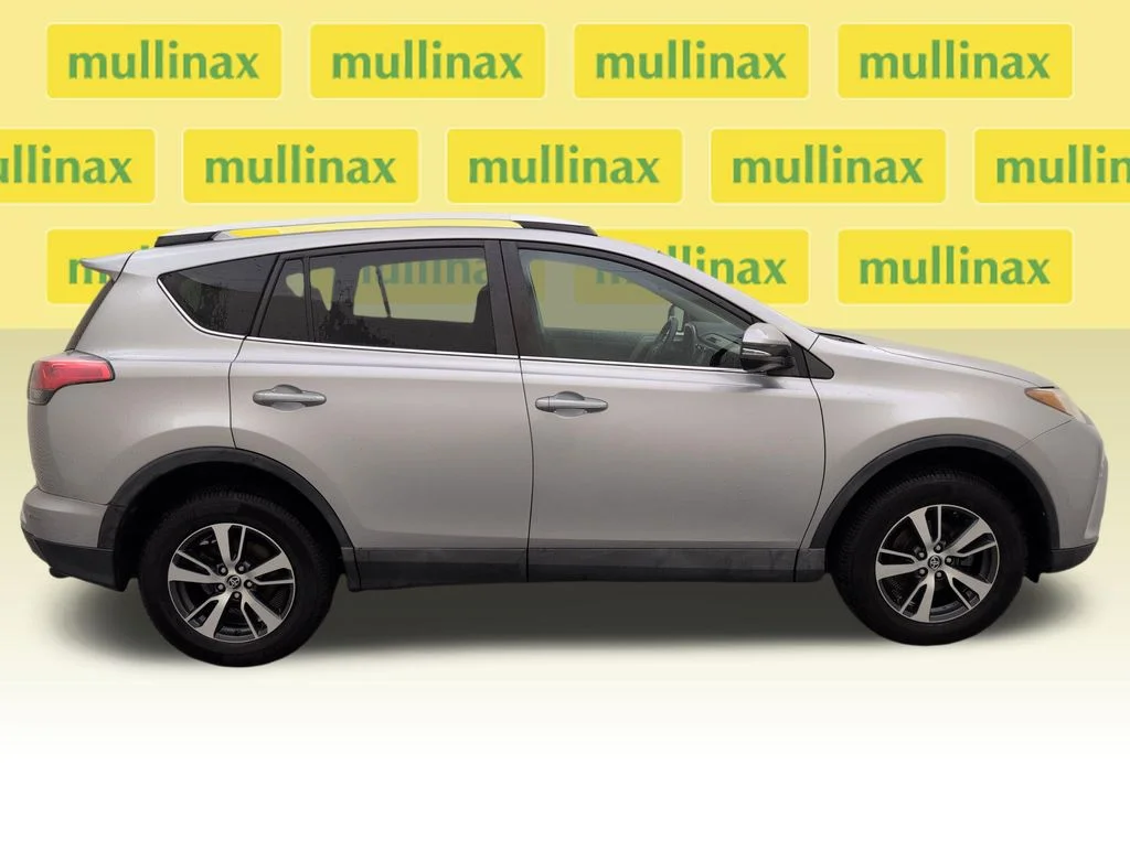 Used 2016 Silver Toyota XLE image 2