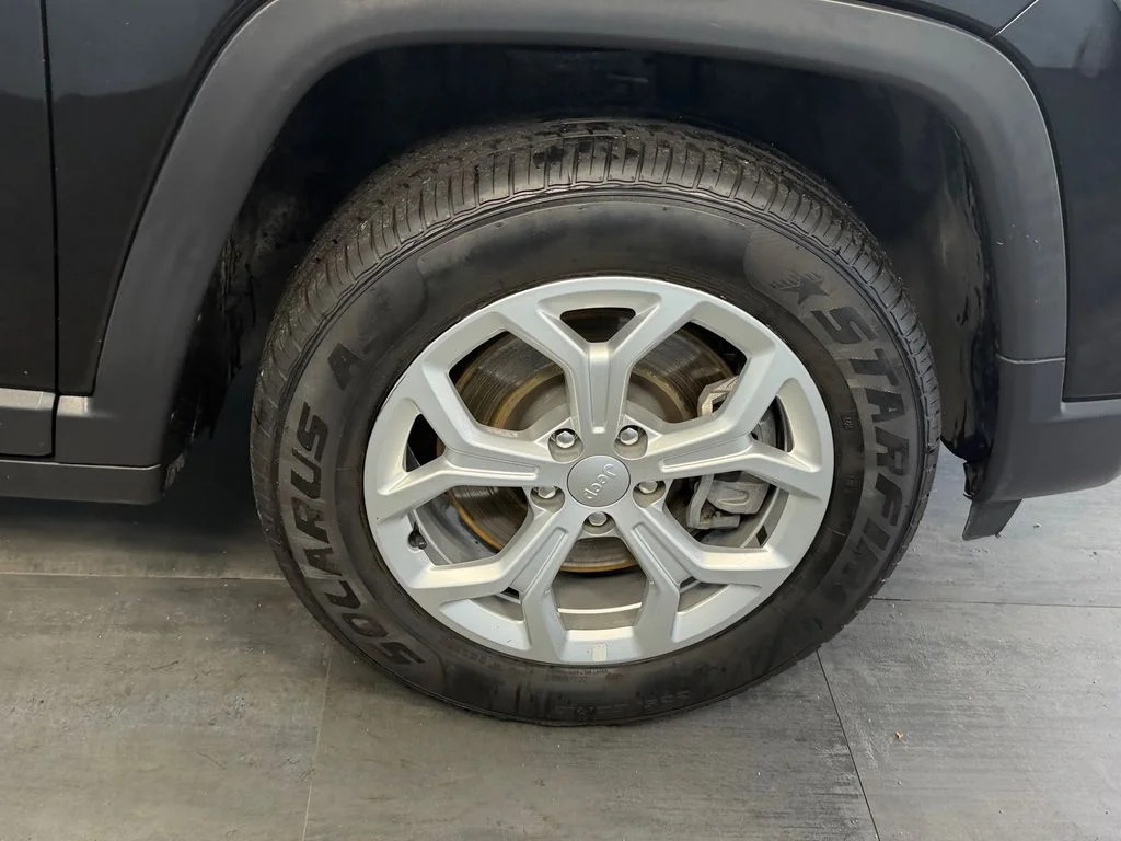 Used 2024 Black Jeep Latitude image 18