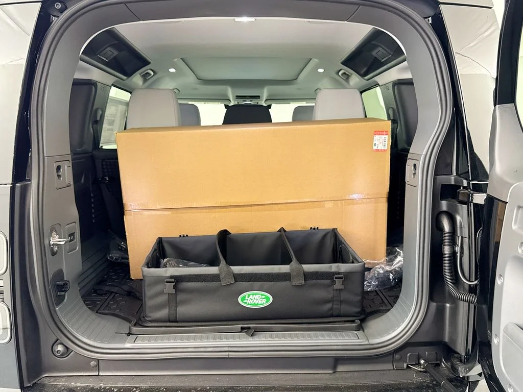 New 2026 Santorini Black Land Rover X-Dynamic SE image 27