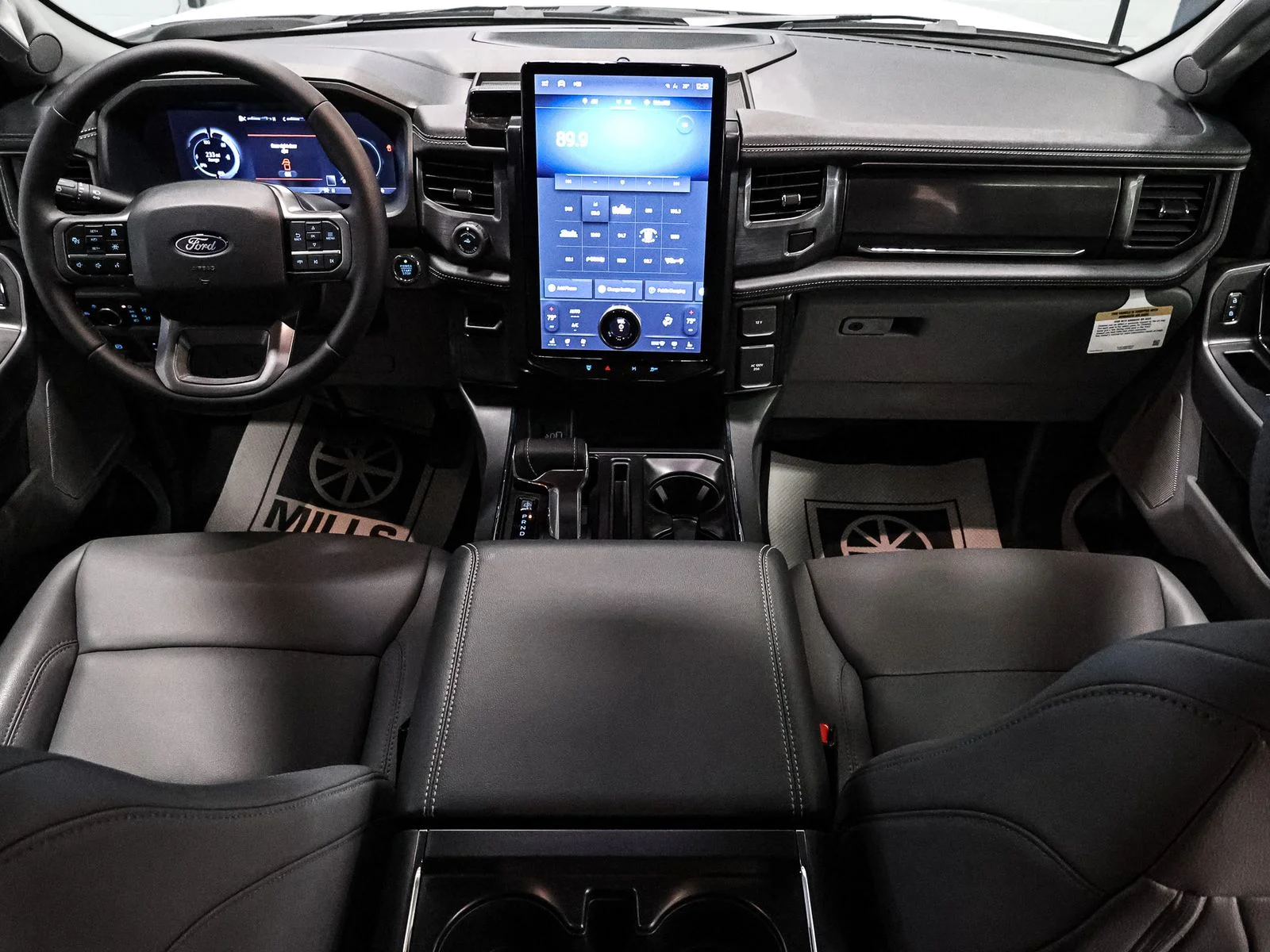 2025 Ford F-150 Lightning Flash - Photo 27