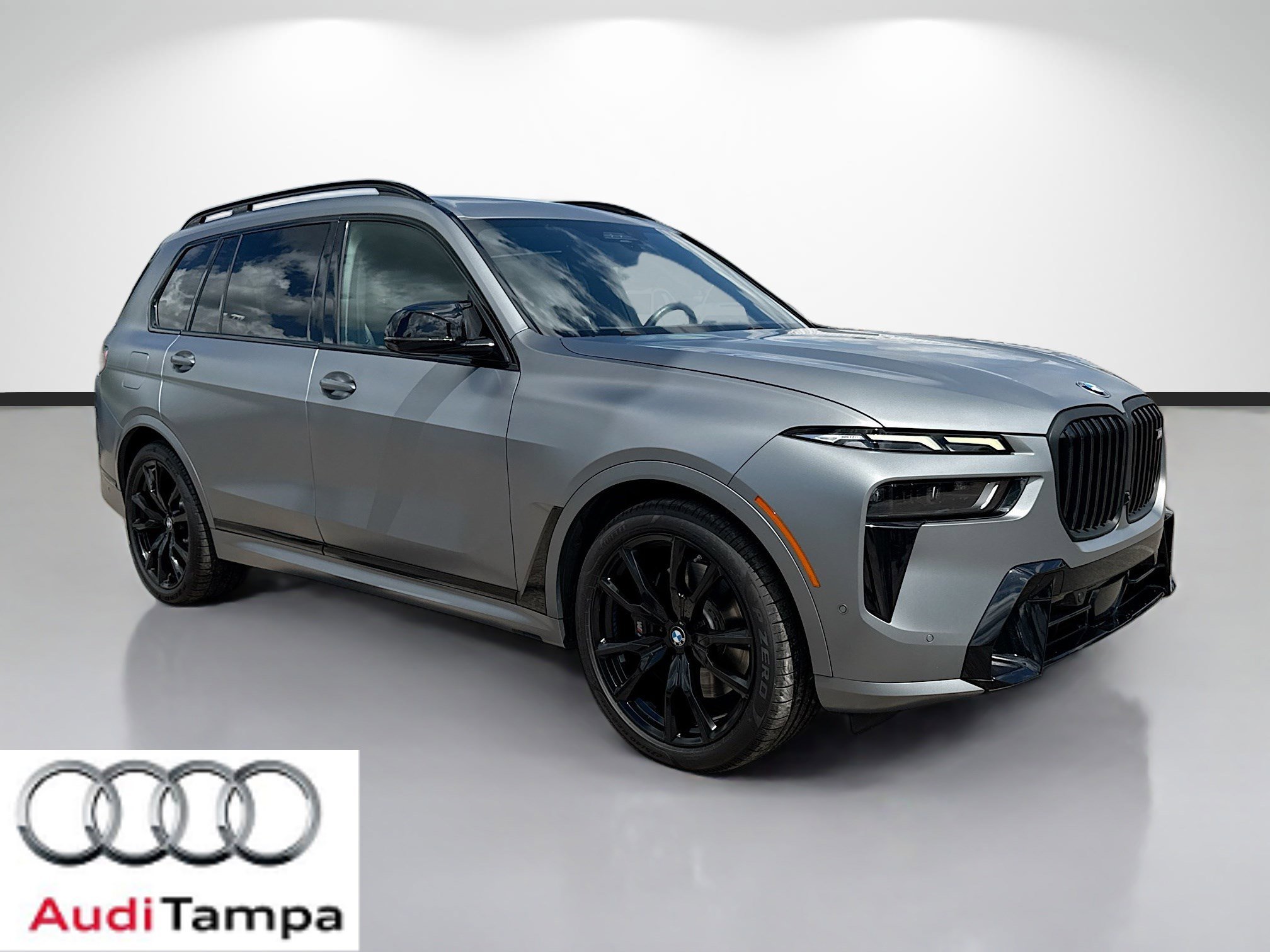 2023 BMW X7 M60i's photo